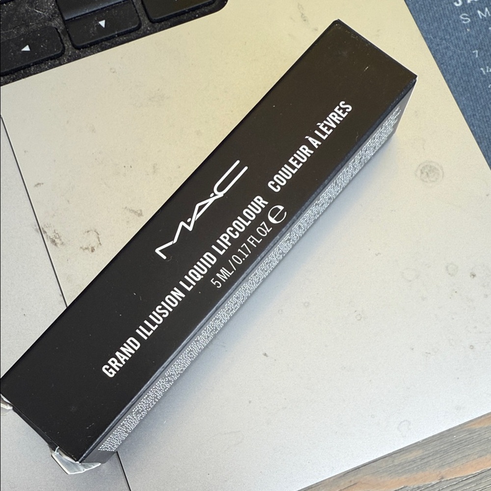 MAC Grand Illusion Liquid Lipcolour